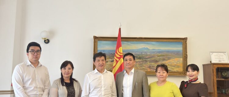 Элчин сайд Н.Энхтайван Унгар дахь Монголчуудын холбооны төлөөлөлтэй уулзав