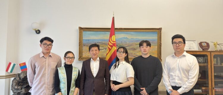 Элчин сайд Унгар дахь Монгол оюутнуудын холбооны төлөөлөлтэй уулзав