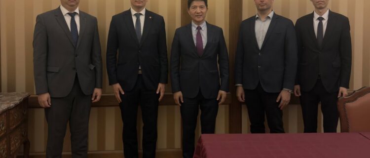 Элчин сайд Унгарын Үндэсний Музейд нээлтээ хийсэн Аттила хааны үзэсгэлэнтэй танилцав